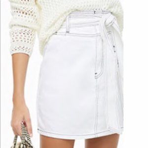 High Waisted White Denim Kkirt With Tie